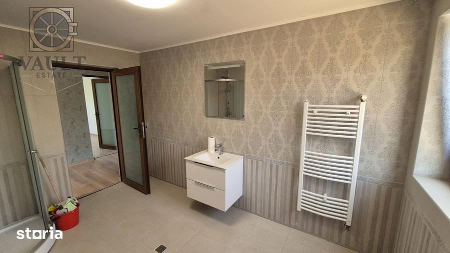 Casă cu 9 camere cu Teren 510 Mp în Crevedia