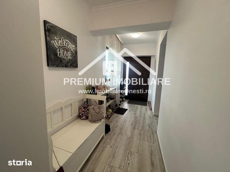 Casă cu 8 camere cu Teren 2680 Mp în Mănăstirea Cașin