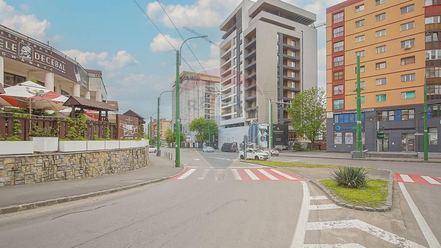 Apartament cu 4 camere decomandat în Răcădău