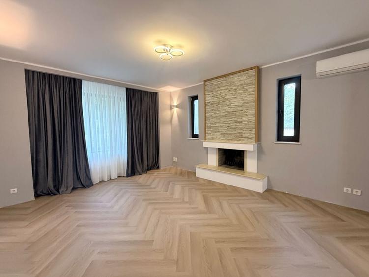 Duplex cu 6 camere cu Canalizare în Iancu Nicolae