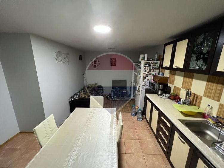 Casă individuală cu 4 camere cu Teren 1256 Mp în Central