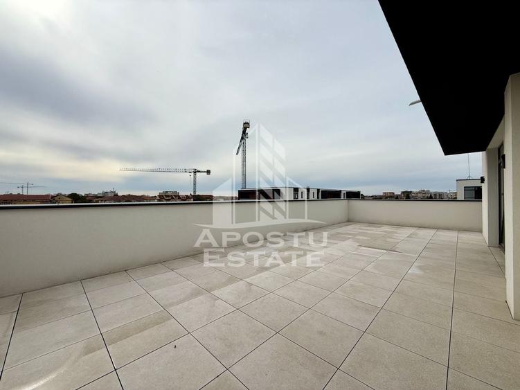 Apartament cu 3 camere semidecomandat, mobilat în Aradului