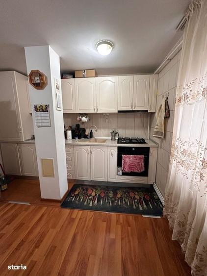 Apartament cu 3 camere decomandat în Romana