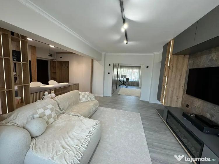 Apartament cu 4 camere decomandat în Central