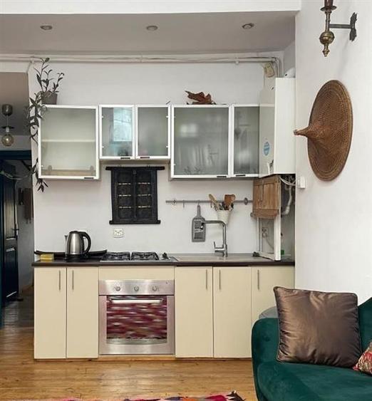 Apartament cu 3 camere semidecomandat în Cotroceni