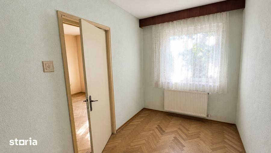 Apartament cu 3 camere semidecomandat în Km 4