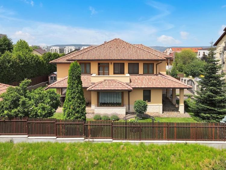 Casă individuală cu 5 camere cu Canalizare în Bună Ziua