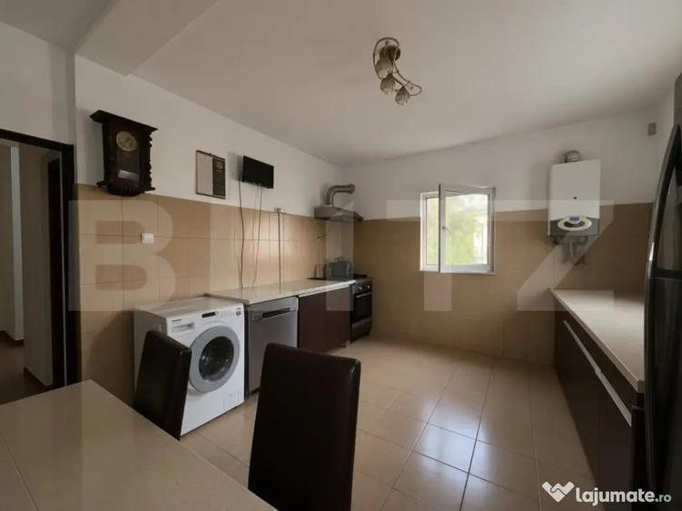 Casă cu 23 camere cu Teren 350 Mp în Central