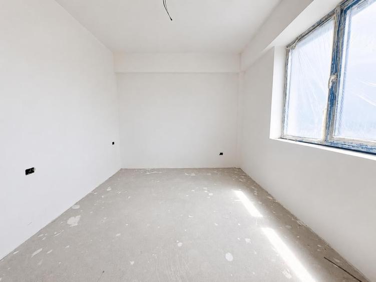 Apartament cu 3 camere decomandat în Calea Romanului