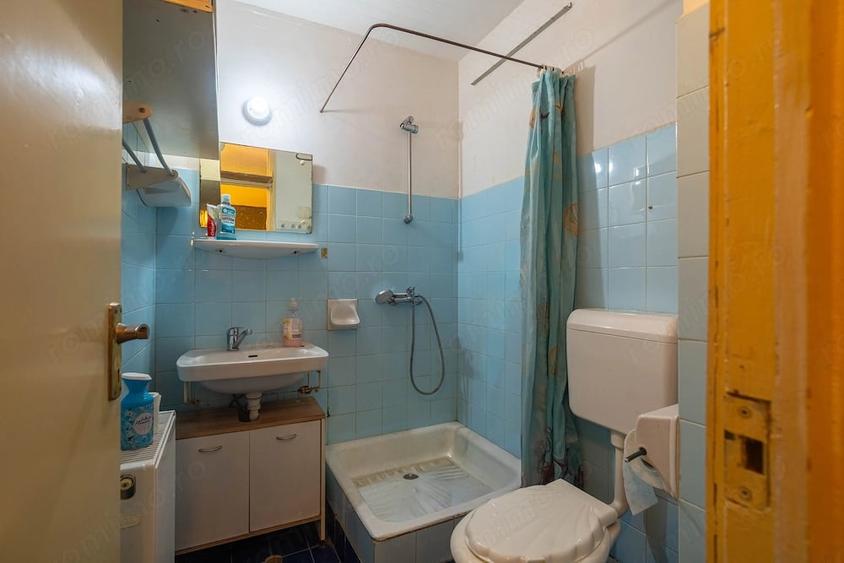 Apartament cu 4 camere decomandat în Central
