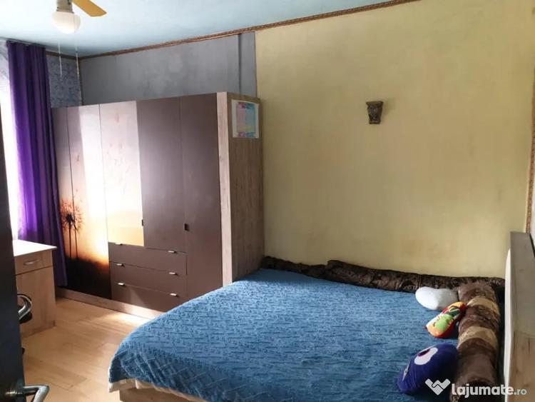 Apartament cu 3 camere decomandat în Zorilor