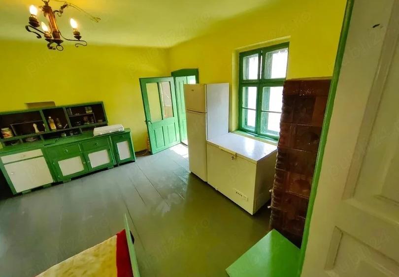 Casă cu 3 camere cu Teren 2448 Mp în Central