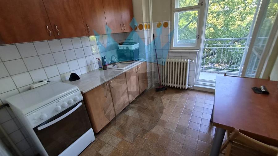 Apartament cu 3 camere decomandat, mobilat în P-ța Unirii