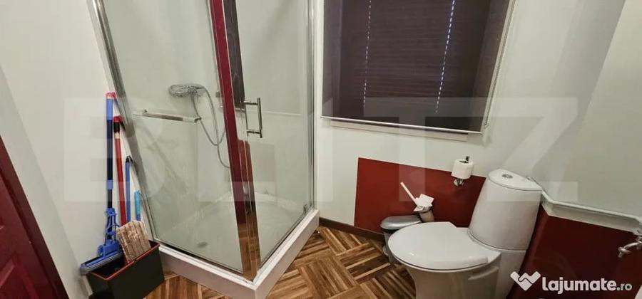 Apartament cu 4 camere semidecomandat, mobilat în Central