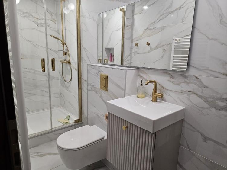 Apartament cu 3 camere decomandat, mobilat în Soarelui