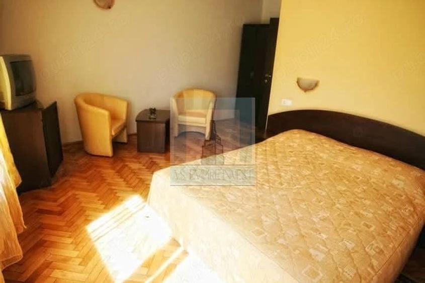 Casă individuală cu 10 camere cu Canalizare în Județean