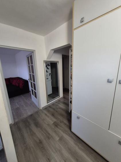 Apartament cu 3 camere decomandat în Micro 16