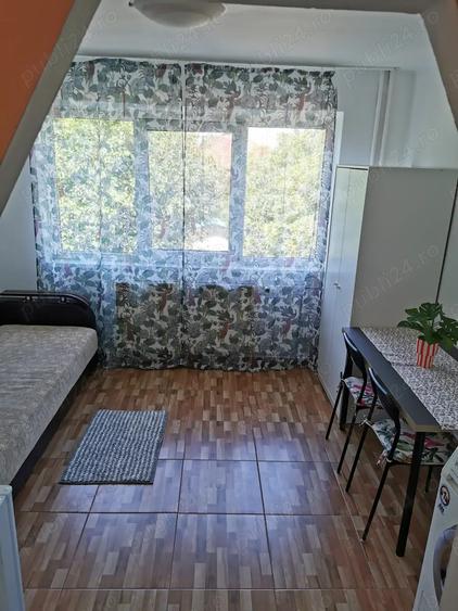 Garsonieră decomandată în Central