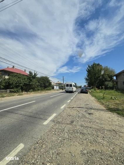 Teren de 4000 mp, în Traian