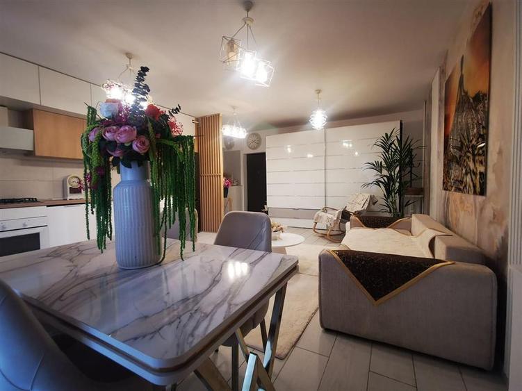 Apartament cu 2 camere decomandat, mobilat în Albert