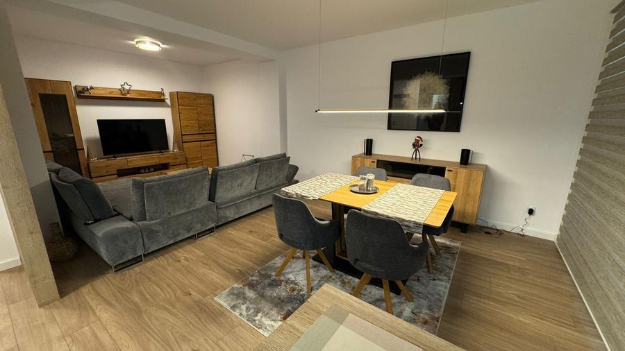 Apartament cu 2 camere decomandat, mobilat în Central