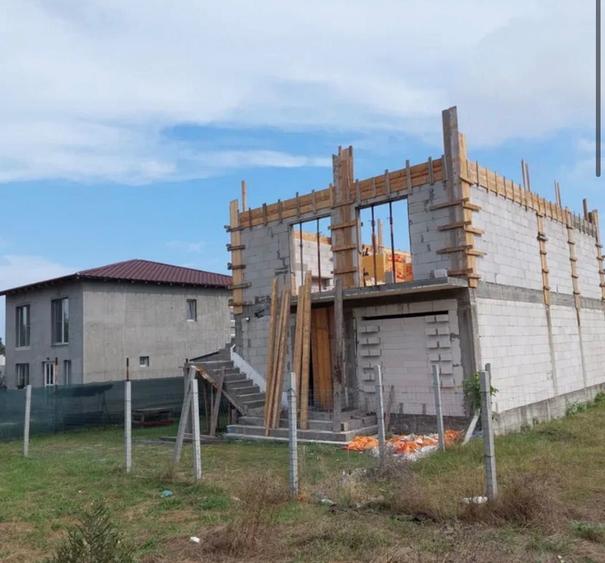 Casă cu 4 camere în Eforie