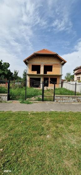Casă cu 4 camere în Sânnicolau Mic