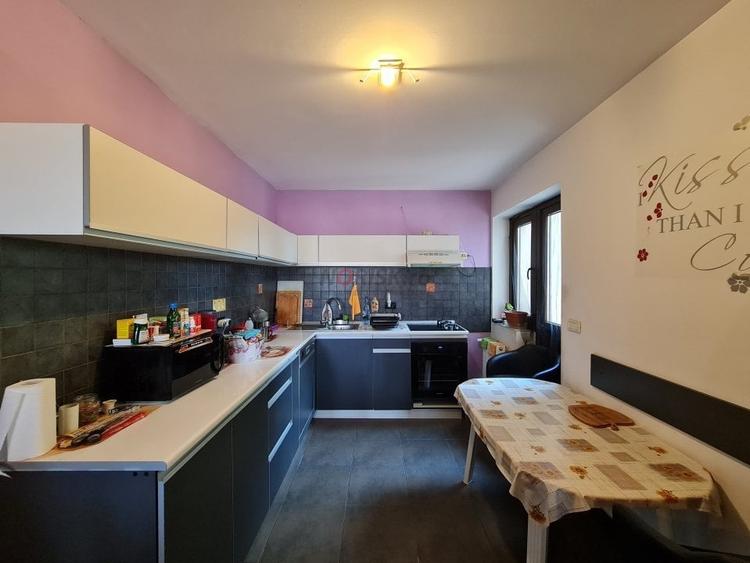 Casă individuală cu 5 camere cu Garaj în Domnești