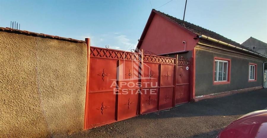 Casă individuală cu 5 camere cu Canalizare în Aradul Nou