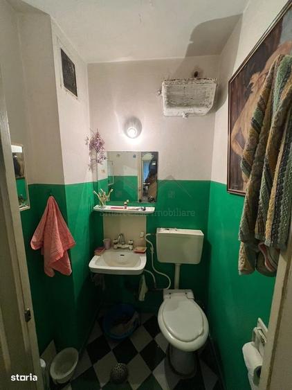 Apartament cu 4 camere semidecomandat în Podu Roș