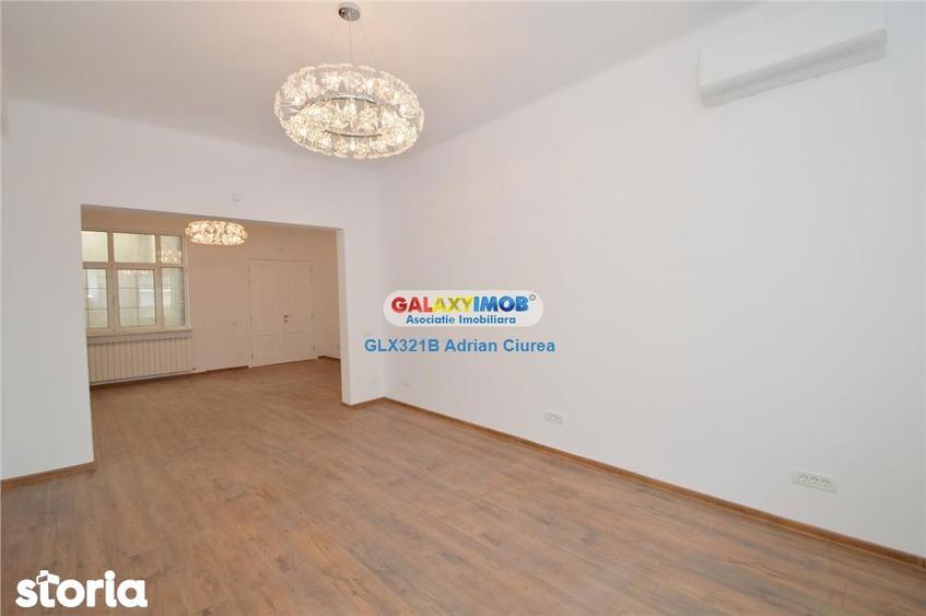 Apartament cu 5 camere în Romană