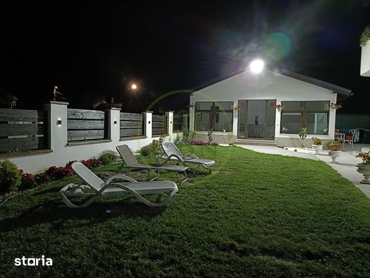 Casă cu 8 camere cu Teren 700 Mp în Ucea