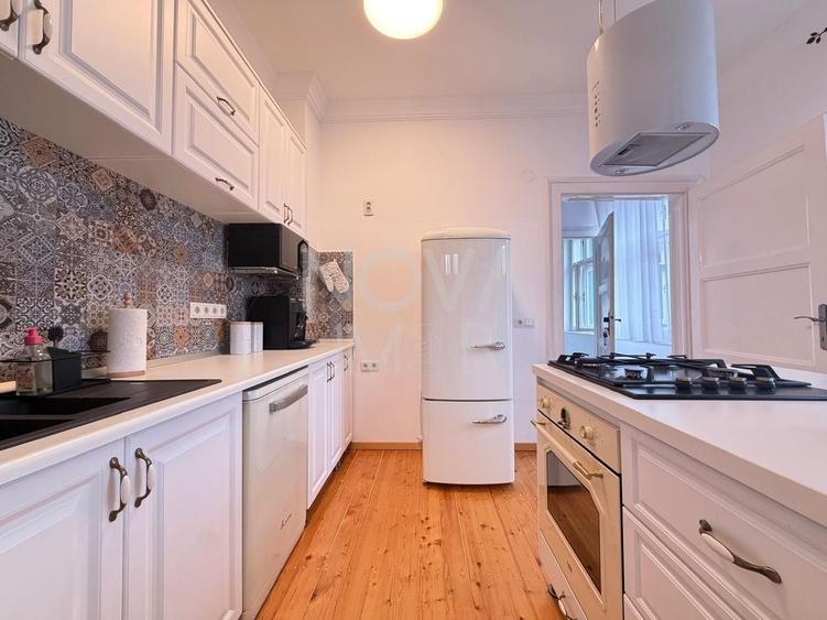 Apartament cu 3 camere semidecomandat, mobilat în Ultracentral