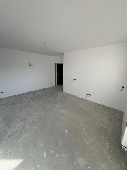 Apartament cu 2 camere decomandat în Pietroasa
