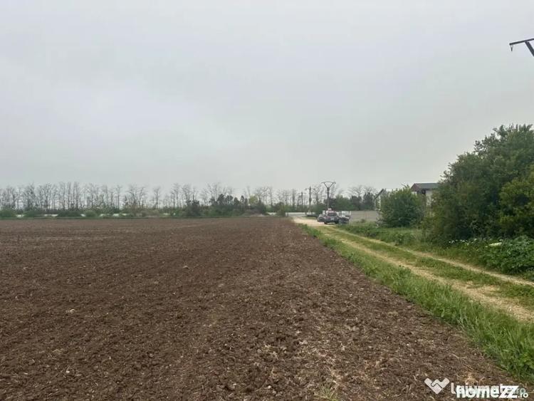 Teren de 600 mp, în 23 August