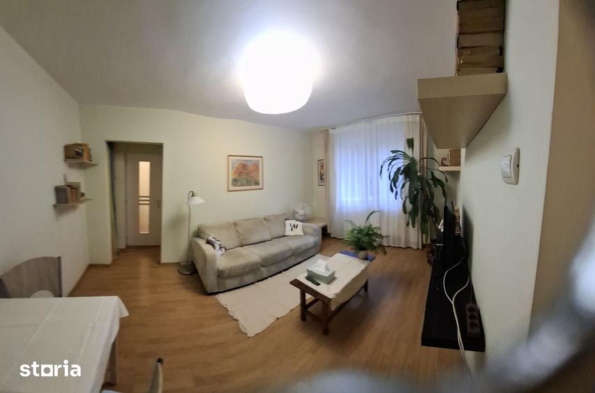 Apartament cu 3 camere în Intim