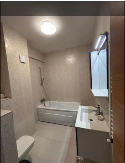 Apartament cu 3 camere decomandat, mobilat în Faleza Nord