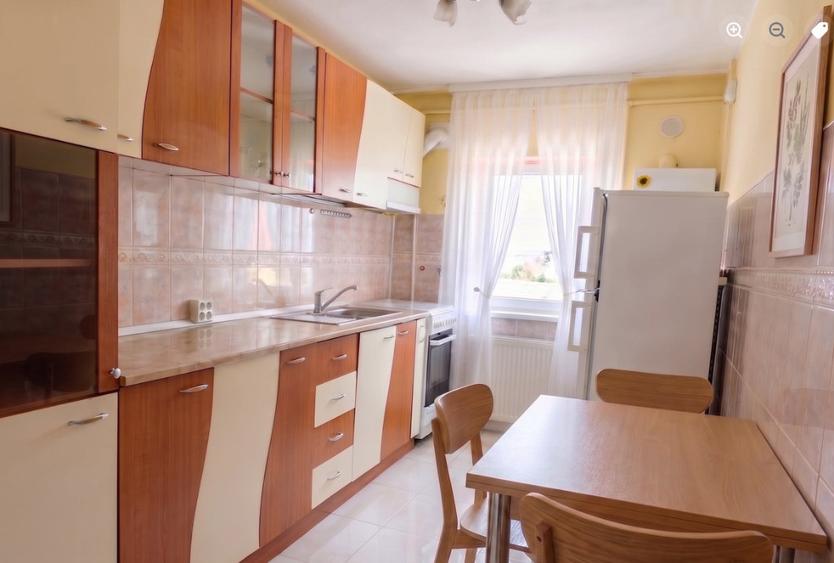 Apartament cu 3 camere decomandat în Triaj