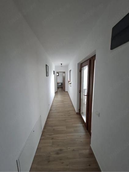 Casă cu 3 camere cu Teren 6000 Mp în Central