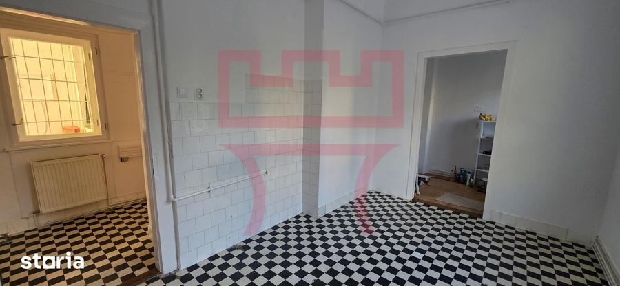 Apartament cu 5 camere în Central