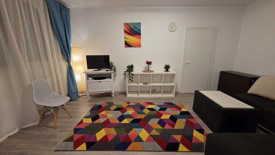 Apartament cu 2 camere semidecomandat în 1 Mai