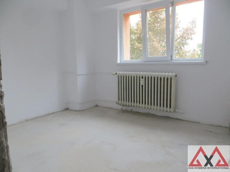 Apartament cu 4 camere decomandat în Iancului