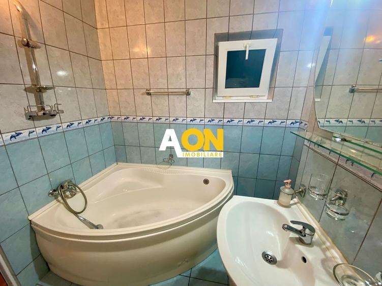 Apartament cu 2 camere semidecomandat, mobilat în Cetate