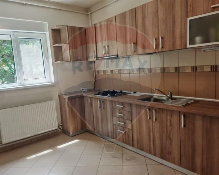 Apartament cu 2 camere decomandat, mobilat în Semicentral