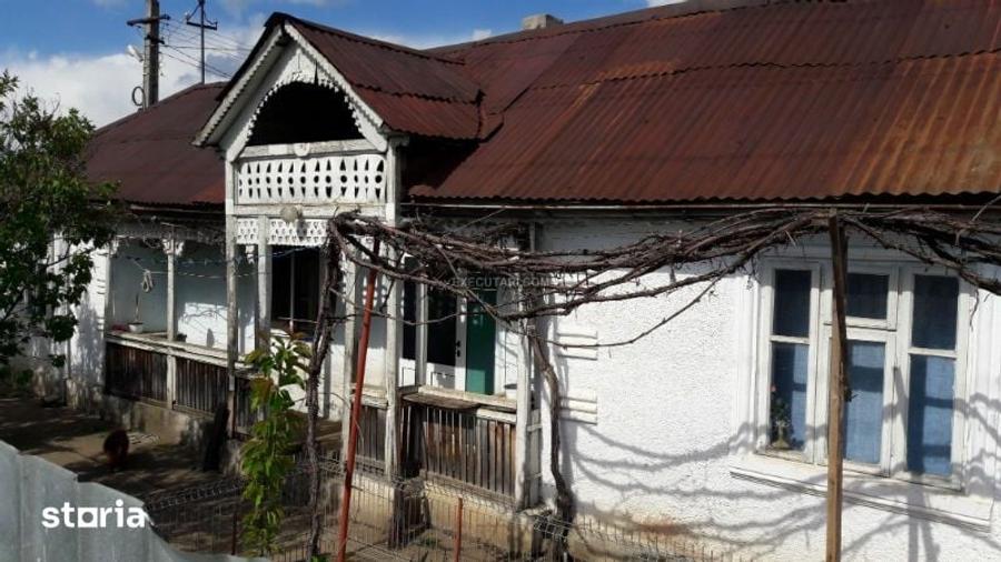 Casă cu 5 camere cu Teren 1116 Mp în Central