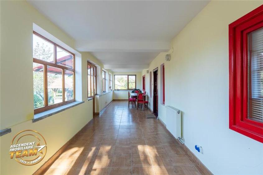 Casă individuală cu 5 camere cu Garaj în Exterior Est