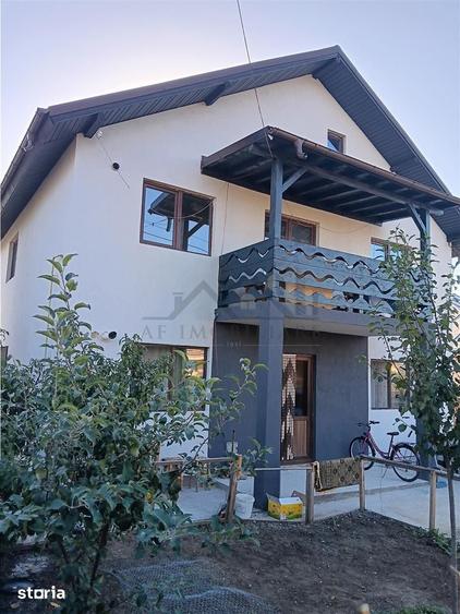 Casă cu 8 camere cu Teren 300 Mp în Ciurea