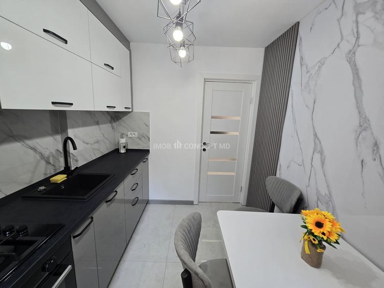 Apartament cu 3 camere semidecomandat, mobilat în Cina