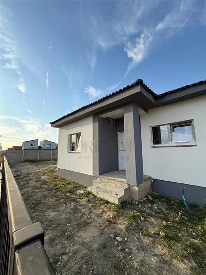 Duplex cu 3 camere cu Canalizare în Moșnița Nouă