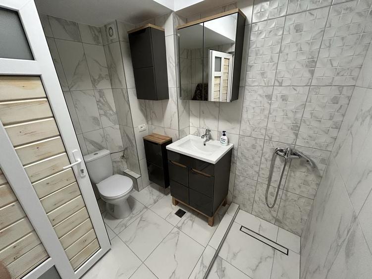 Apartament cu 2 camere decomandat, mobilat în Central
